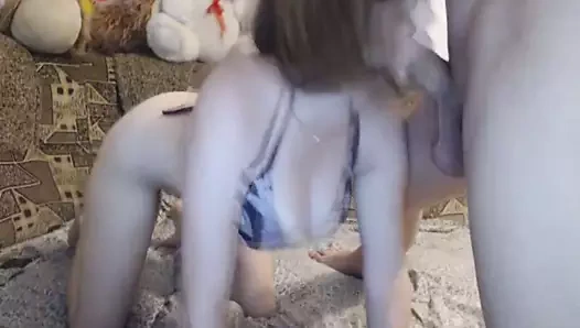 Asosyal amatör bebeğim alır bir dev yük arasında boşalmak üzerinde yüz