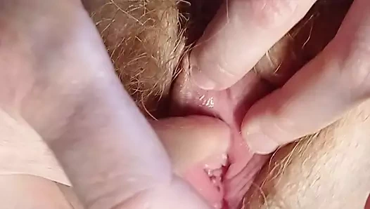 Kırmızı amcığımı okşuyor 2