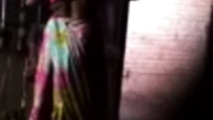 Tamil delphine aunty sonra seks değiştirme için saree