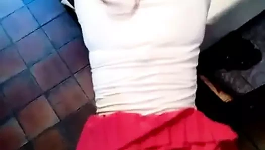 en levrette contre la table