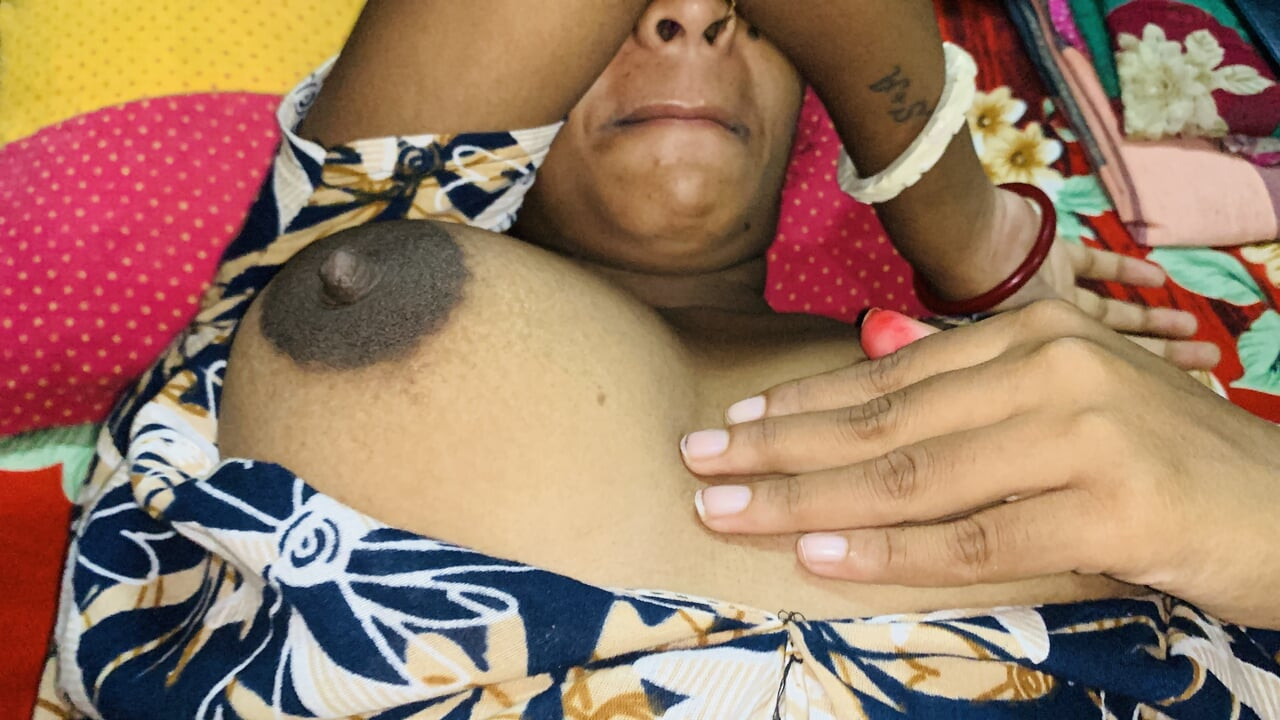 Üvey anne üvey oğluyla ateşli sikişiyor, Kaynana geceliğini çıkararak üvey oğluyla ateşli seks yapıyor, Güney Hintli üvey anne kıyafet değiştirip ateşli sikişiyor