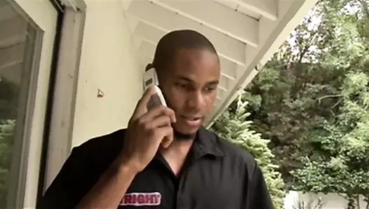 Kırmızı çoraplı olgun büyük zenci yarağının tadını çıkarıyor