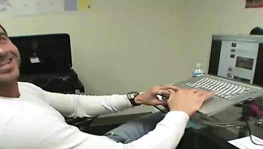 Jezebelle Bond ateşli amına büyük bir yarak alıyor feat jezebelle bond, julian - sapık orta yaşlı seksi kadınlar