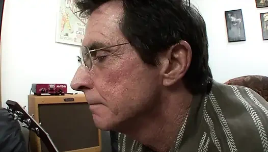 Mükemmel genç kız yarak emmeyi seviyor