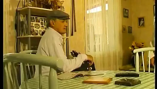 Çok uysal ve sürtük bir evde bakım asistanı!