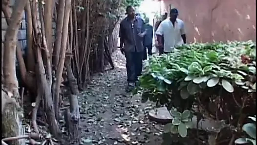 Ateşli sarışın grup seks yapıyor