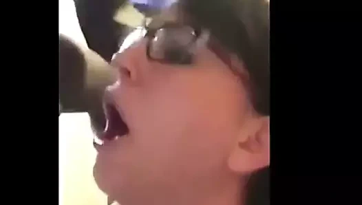 amatör MİLF berbat ve gags üzerinde siyah horoz