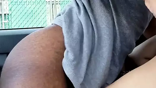 Büyük zenci yarağı olan adam beni neredeyse hamile bırakıyor