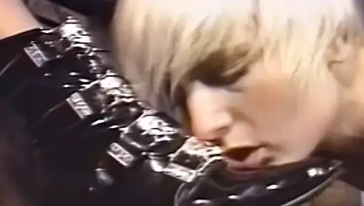 lezbiyen alt tapan ona baskın metresi