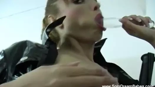 Sağladım içinde ona külot parmak ona kedi