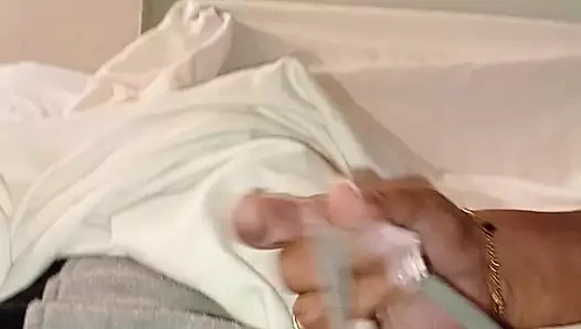 70 yaşındaki orta yaşlı seksi üvey anne yarak emiyor, hepsini ağzına ne kadar lezzetli sokuyor