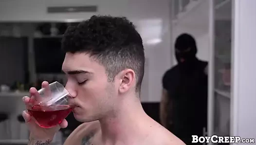 Dövmeli ashtin bates becerdin doggystyle sonra ıslak boğaz sikme