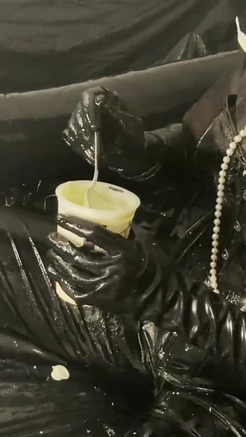 Обязательный для обмена момент из "грязной пищевой фетиш сессии мастурбации - полная версия"