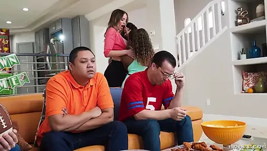 Superslutsa oyun günü treni Desiree Dulce, Destiny Mira, September Reign Brazzers