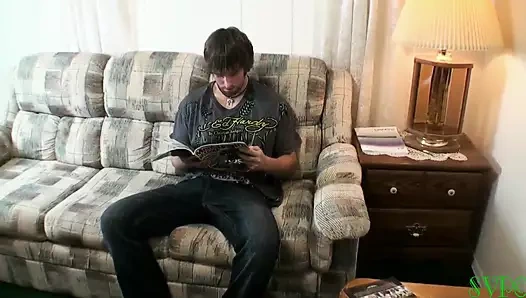 Üvey erkek kardeş sigara içen ateşli üvey kız kardeşinden belden bağlamalı doğum günü hediyesi alıyor