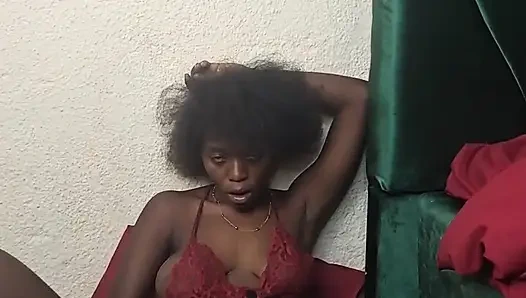 Rahibeyi su dolu küçük amcıkla büyük fışkırtıyor