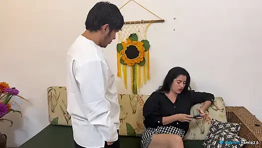 Bugün patronum kocam dinlerken zam için kuyruğumu ona vermemi istiyor!