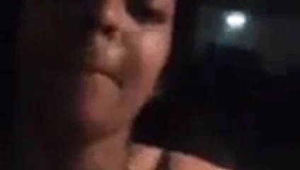 Büyük göğüsler yukarı ve aşağı siktir et