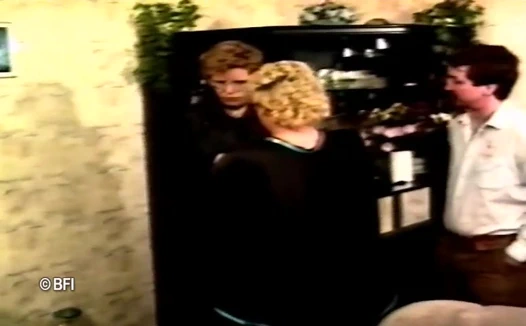 Sonunda olgun kadını cezalandırıp tıraş etti.