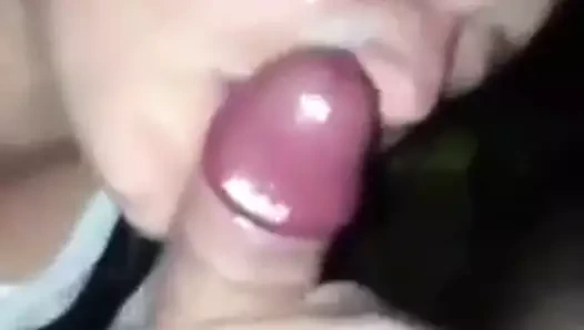 Emily işten sonra horoz emme (eski video)