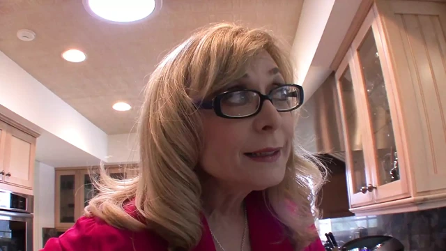 Nina Hartley ve Ally Evans azgın amcık yalayan lezbiyenler