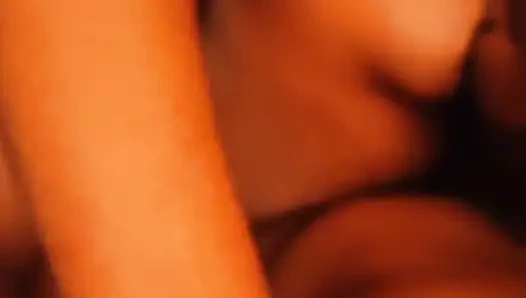 Seksi desi bebek domaltarak sikişiyor