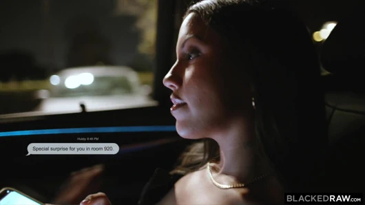 Blackedraw yarak seven tatlı Nina White doğum günü için büyük zenci yarağı sürprizi alıyor