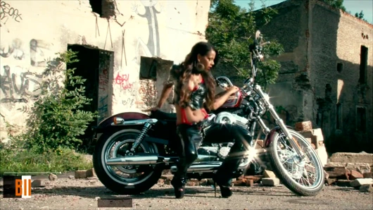 Isabela Chrystin - bisikletler ve hatunlar tv seksi videolar