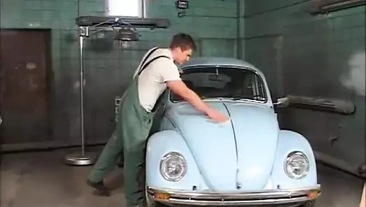 Üvey anne ve üvey kız Alman amatör videoda sikiliyor 90'ların cilt 2