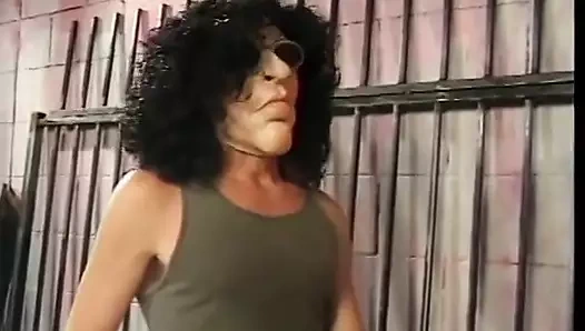 Büyük memeli zenci fahişe ıslak amcığıyla adamın üstüne oturup kalkıyor