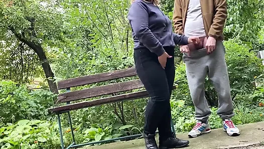 Kocaman poposu olan üvey anne bana izin veriyor