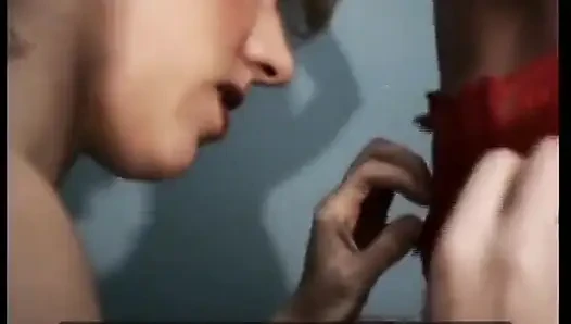 Almanya'dan bu lezbiyen kızlar oyuncakla oynamak için burada