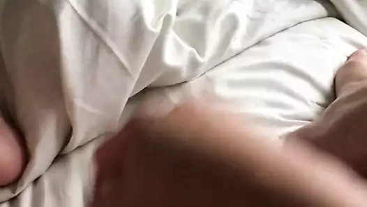 Milf karısı onu kedi sert vurma sırasında yüksek sesle inliyor!