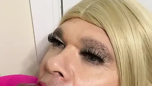 Seksi travesti emiyor ve babasıyla konuşuyor