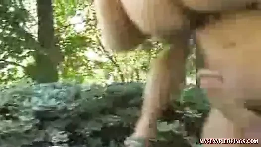 Seksi piercinglerim tıraşlı amcıklı büyük memeli orta yaşlı seksi kadın