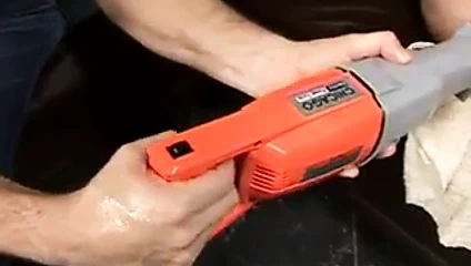 Sert sikme yaşlı kadın