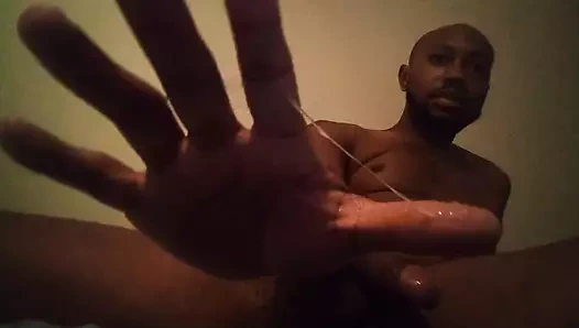 Döl fışkırtarak boşalana kadar sikim porno izlerken çok sertti