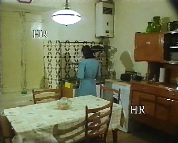 Aktris olmayan kadınlarla ev yapımı 90'ların porno videosu #2