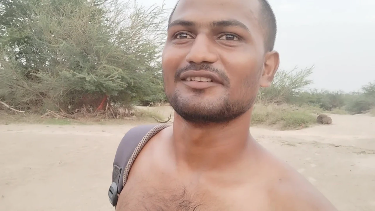 Porno gay de rol: doctor cachondo al aire libre con juguetes