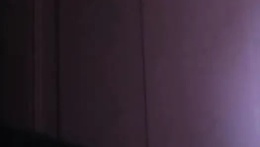 Dişlerimi fırçalıyorum