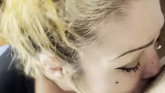 Latin orta yaşlı seksi kadın gırtlağına kadar sakso ağzına boşalıyor amwf