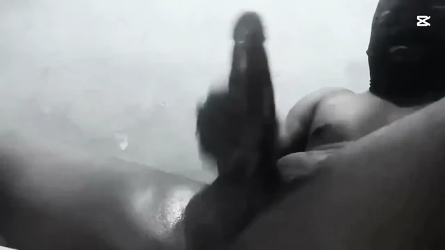 Şişman yaraklı büyük zenci yarağı üvey babasına edepsiz mastürbasyon yapıyor