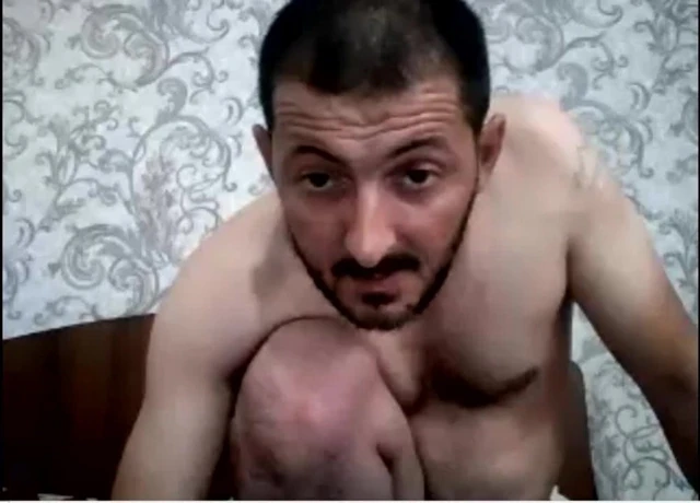 Bir adam itibaren azerbaijan gerizekalı kapalı bir çük ve boşalmak