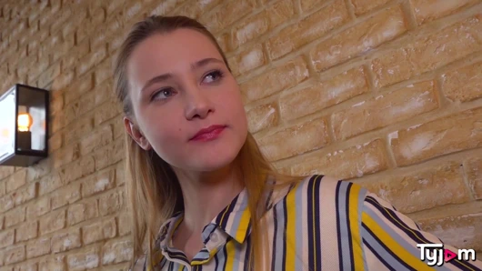 Sıcak sıska sarışın tanya sahip olan bir Hardcore seks ile bir Fransız horoz