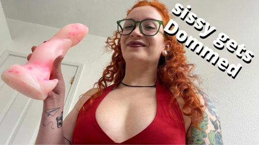 Oda arkadaşı seni kılık değiştirirken yakalıyor ve seni kaltak yapıyor - Veggiebabyy Manyvids'te tam video