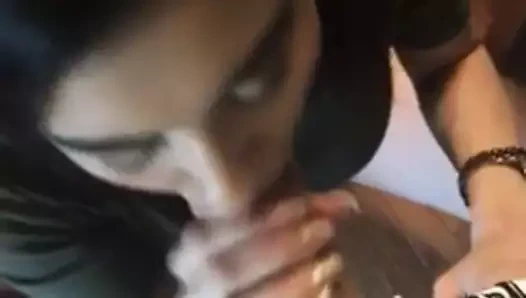 O büyük bir şişman çük emme harika bir iş yapar