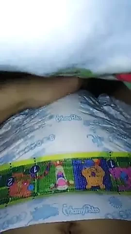 Mamypoko трется о подгузник с камшотом