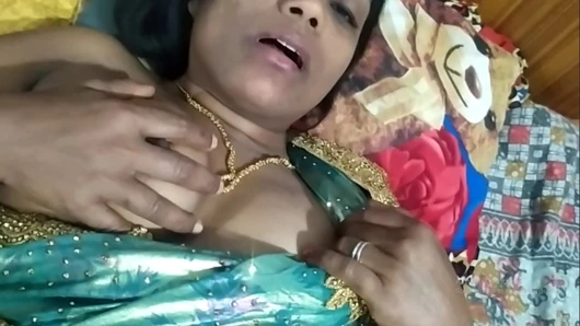 Üvey kız kardeşimle sert seks yapıyorum