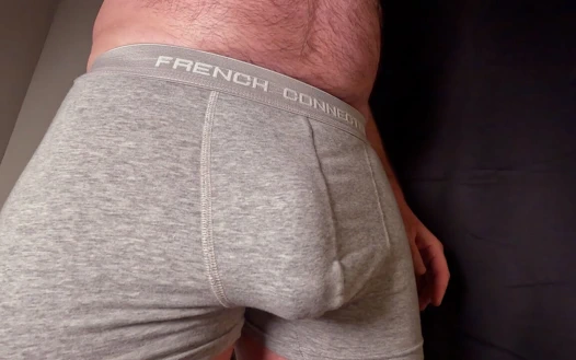 Ağır çekim bakış açısı sünnetsiz ayı yumuşak yarak ve açık glans