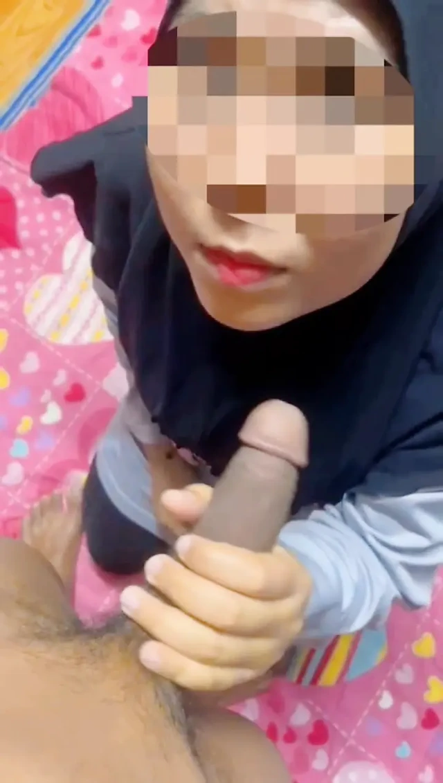 Üvey erkek kardeş kendi üvey erkek kardeşine boşalıyor